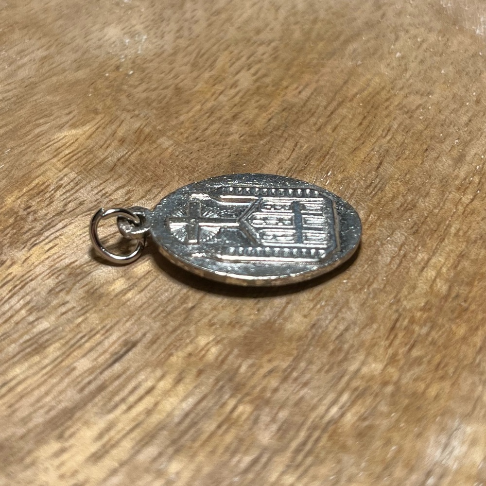 Vintage Catholic Mary Our Lady of Medugorje Silver Tone Medal Pendant - Picture 5 of 13